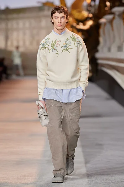 Look 24